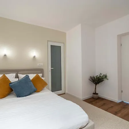 Cozy 1br Retreat Steps From Cismigiu & Old Town *